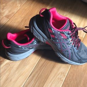 ASICS T7G6N running shoes